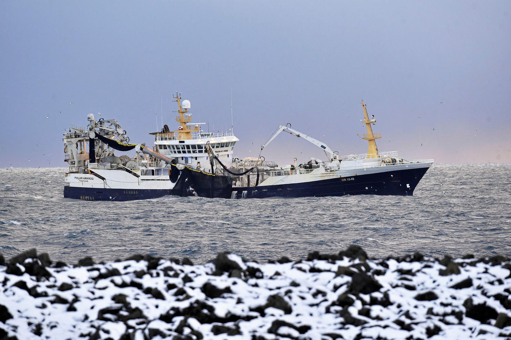 Grænlenska skipið Polar Amaroq við veiðar við Reykjanes.