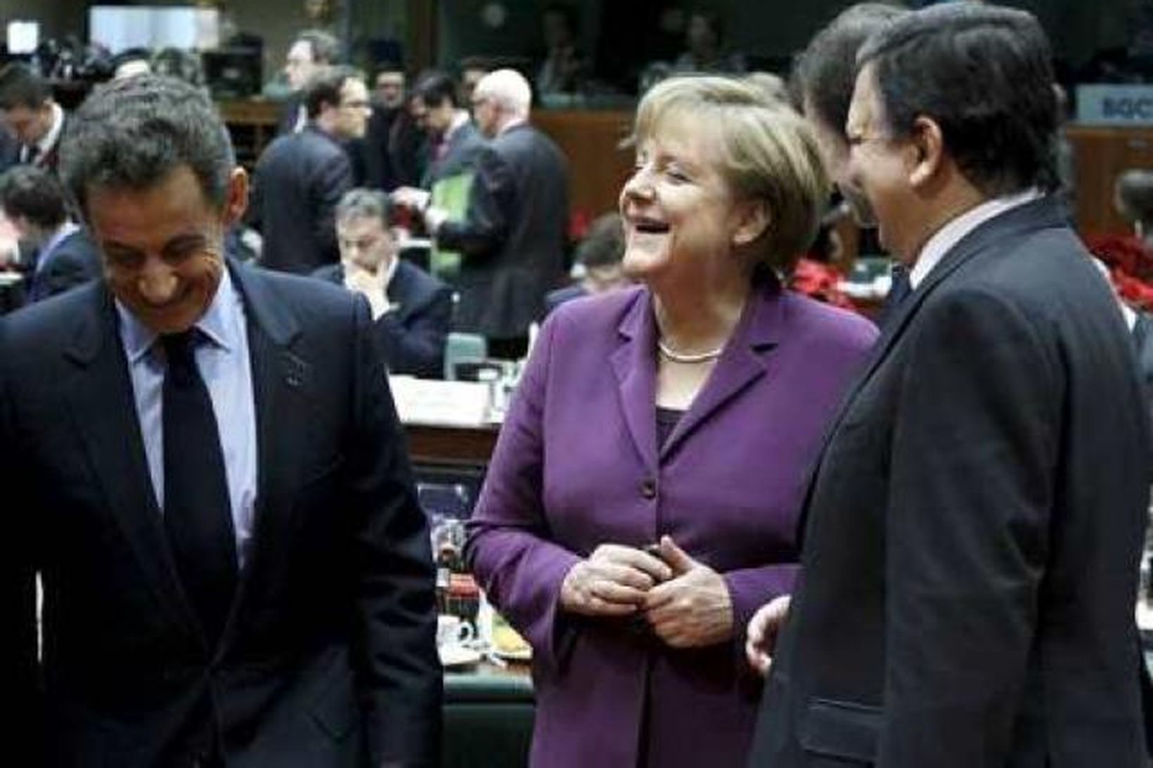 Merkel hefur lýst yfir stuðningi sínum við Sarkozy í komandi …