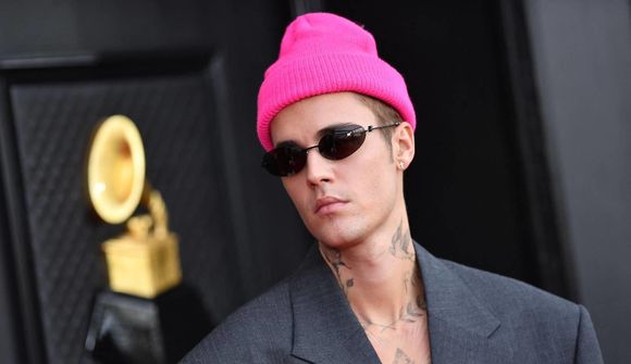 Bieber kveikti sér í jónu í Haganesvík