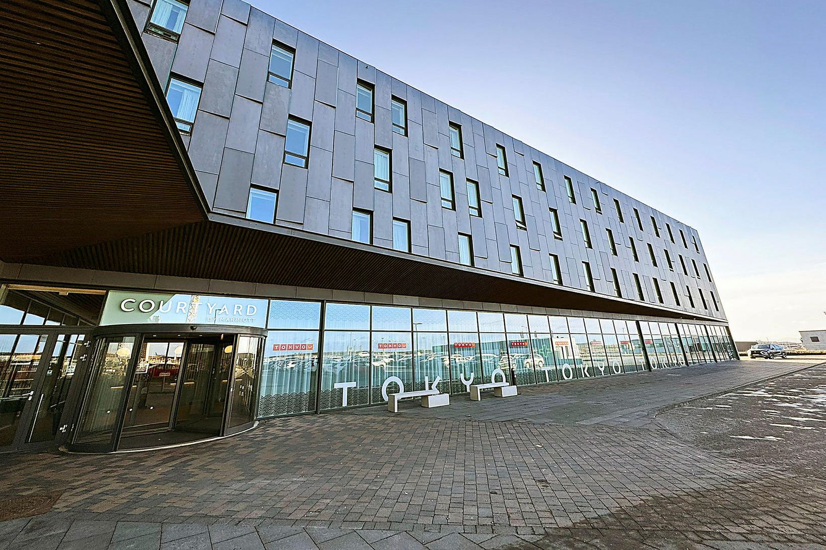 Marriott by Courtyard-hótelið við Aðaltorg í Keflavík. Mikil uppbygging er …