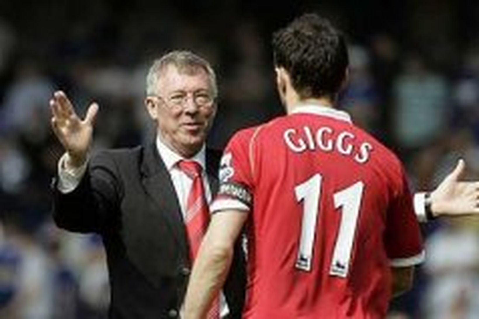 Sir Alex Ferguson og Ryan Giggs eftir sigurinn gegn Everton …