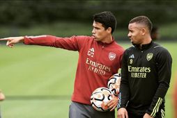 Carlos Cuesta ásamt leikmanninum Gabriel Jesus.