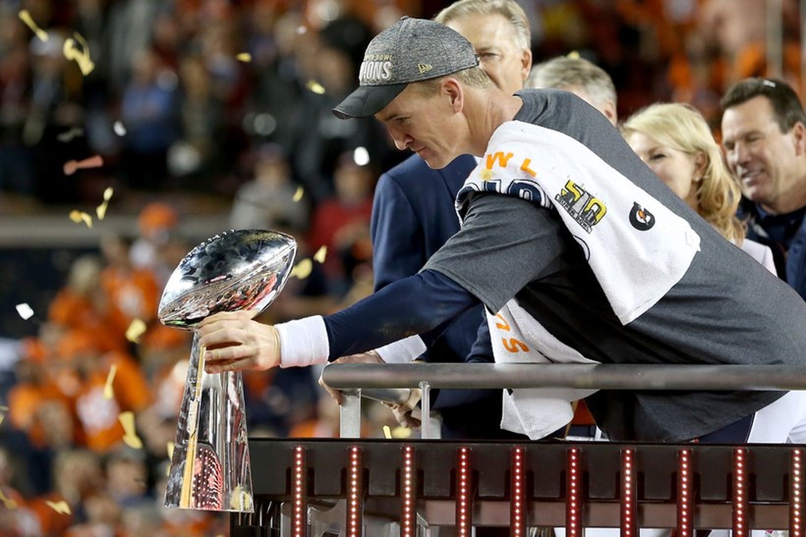 Peyton Manning eftir sigurinn í Super Bowl í nótt.
