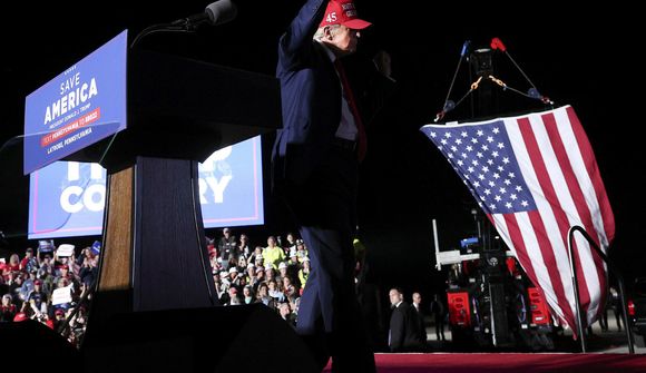 Trump lofar stuðningsmönnum gleði innan skamms