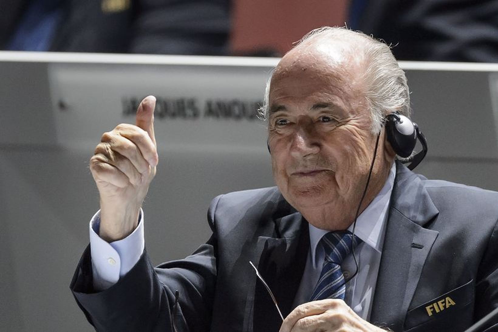 Sepp Blatter verður sennilega áfram forseti FIFA.