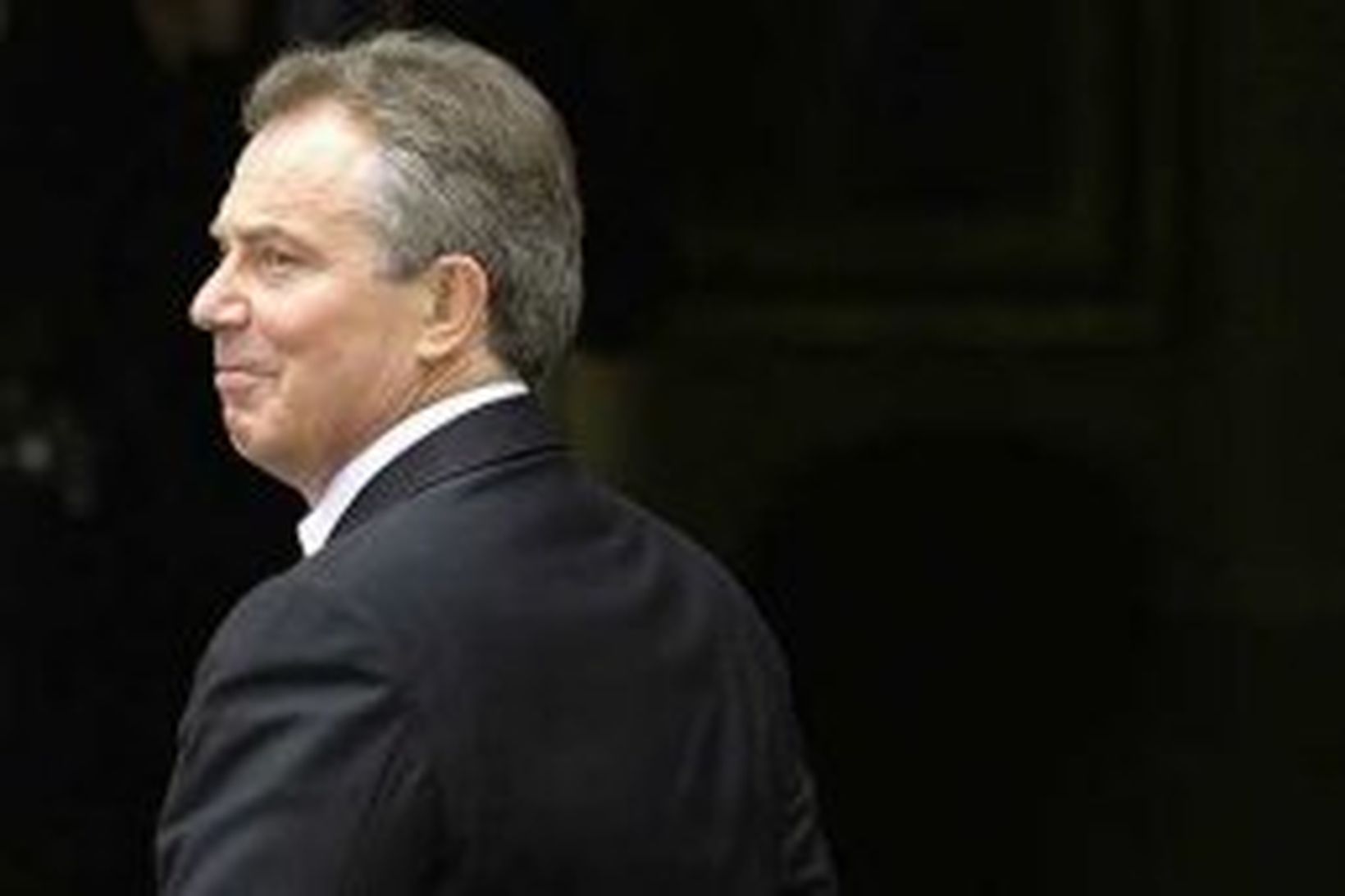 Tony Blair skiptir um störf og tekur strax til við …