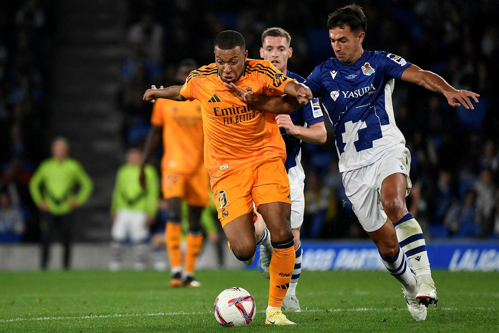 Kylian Mbappe og Martin Zubimendi eigast við.