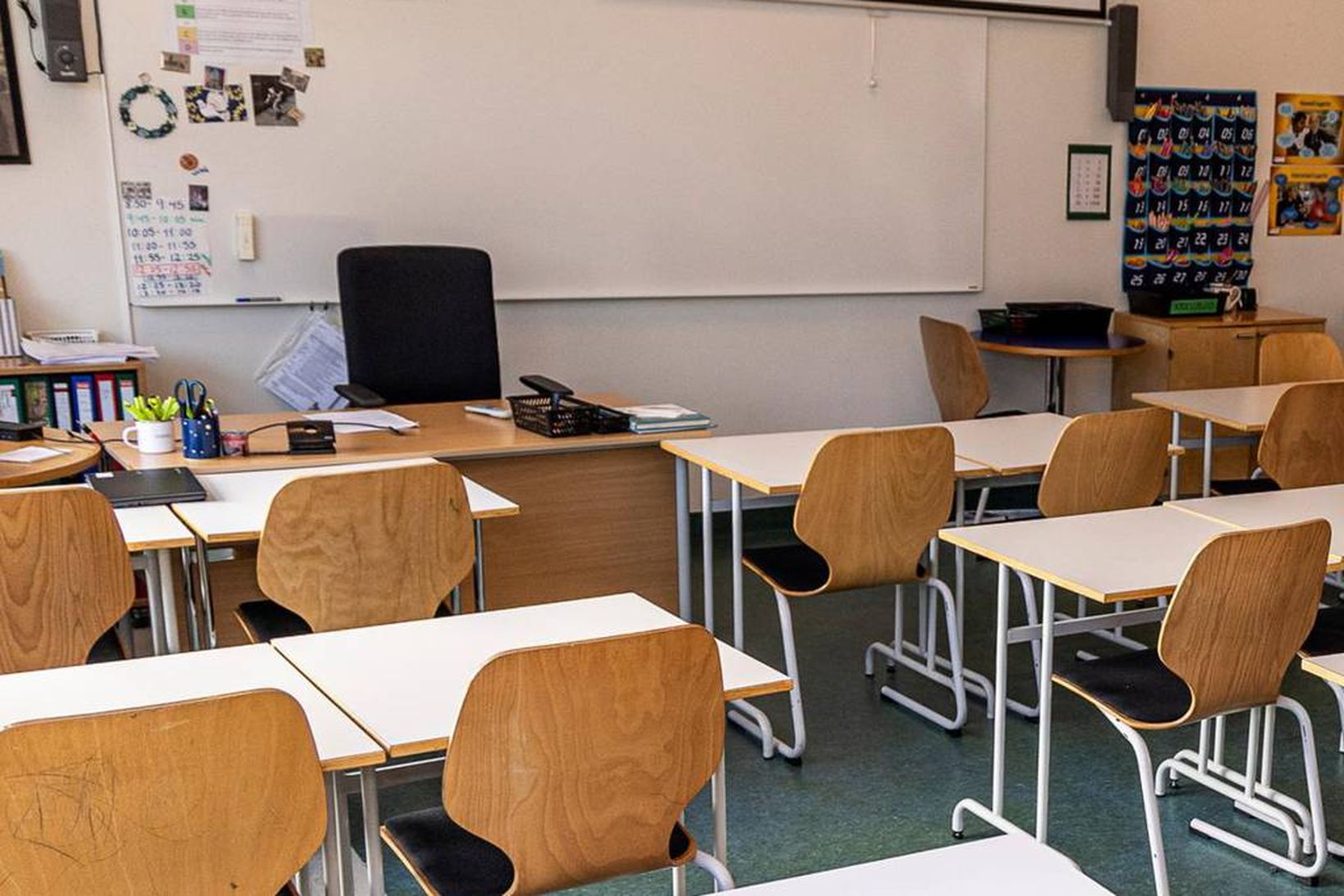 Skólaskylda er á Íslandi fyrir börn á aldrinum 6 til …