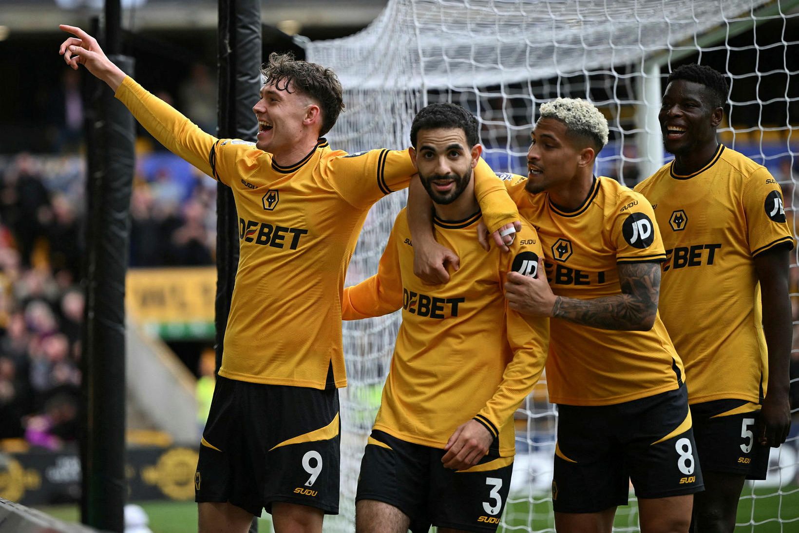 Jörgen Strand Larsen og félagar í Wolves fagna marki norska …