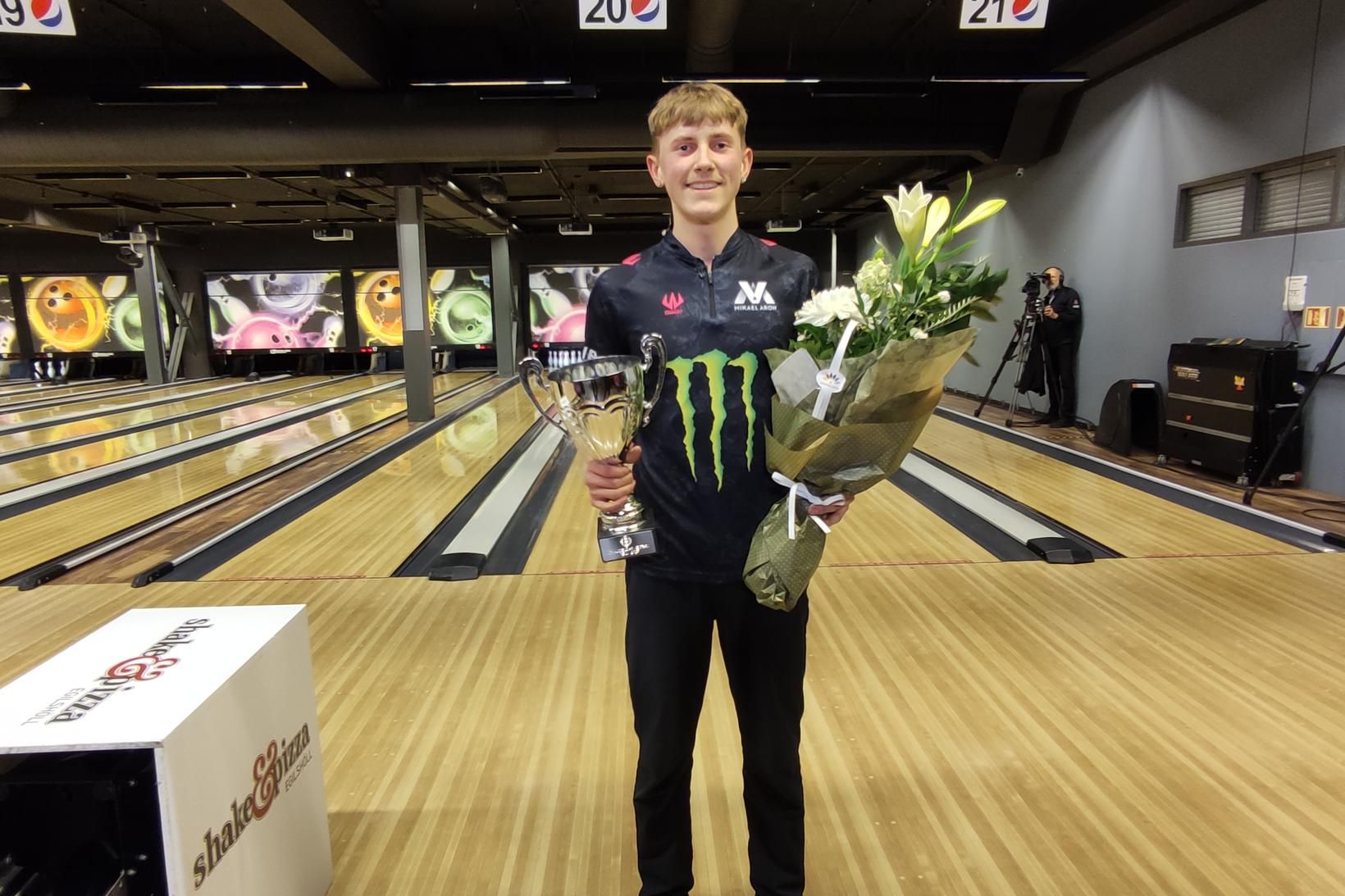 Mikael Aron Vilhelmsson er kominn áfram í úrslit.