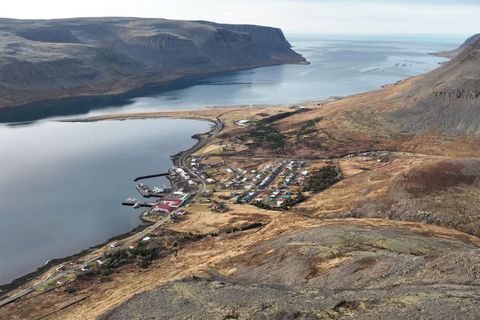 Matvælastofnun hefur veitt fyrirtækinu Arctic Smolt ehf. nýtt rekstrarleyfi vegna seiðaeldis í Tálknafirði.