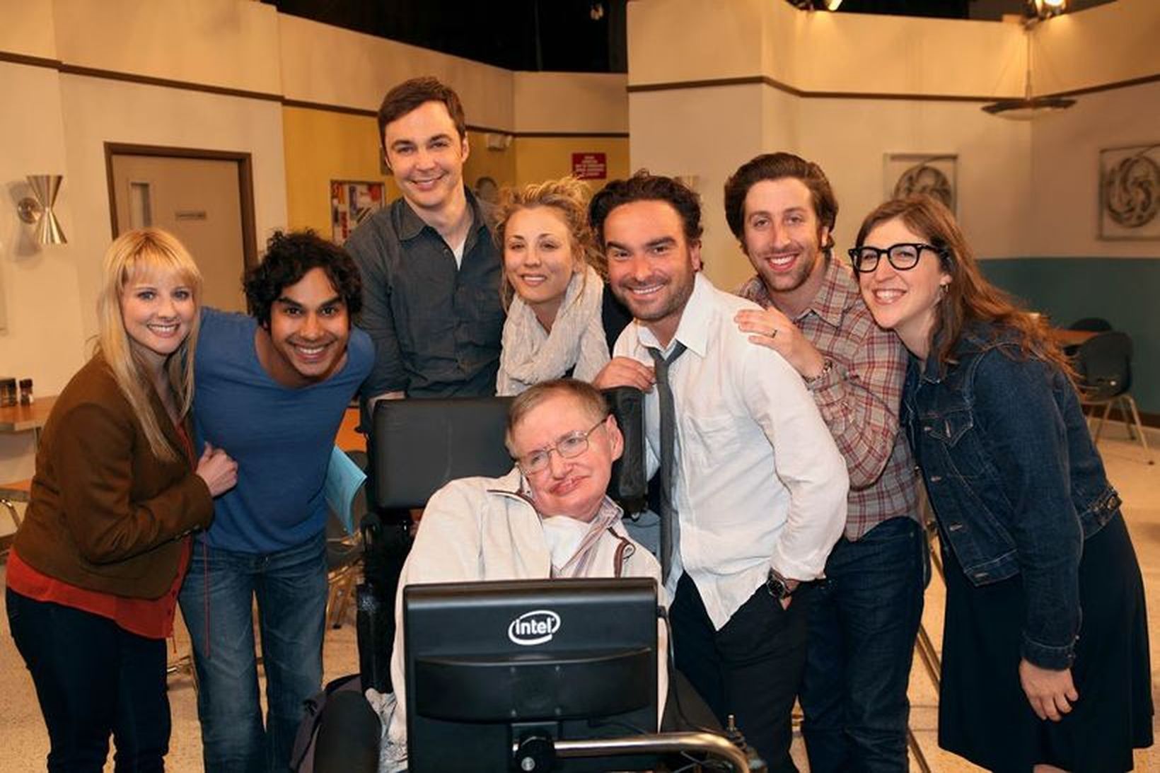 Leikarahópurinn í The Big Bang Theory minnist Hawking með hlýju …