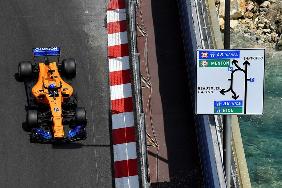 Fernando Alonso á leið til sjöunda sætis í tímatökunni í Mónakó.