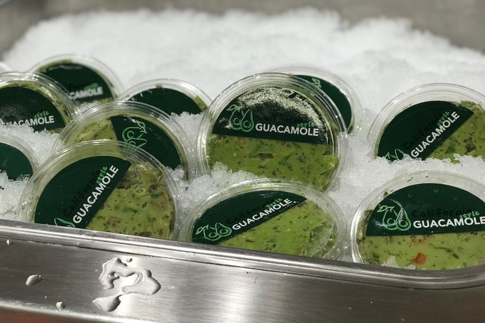 Guacamole-ið er geymt á ís til að það haldist eins …