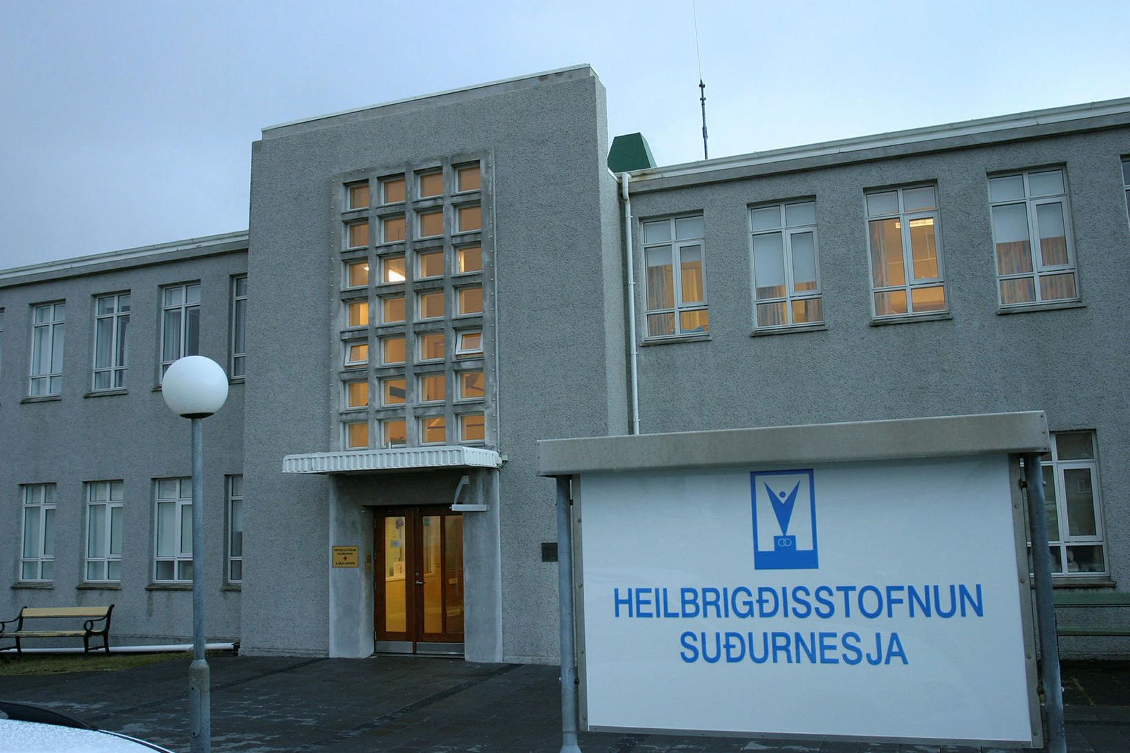 Læknirinn starfaði á Heilbrigðisstofnun Suðurnesja.