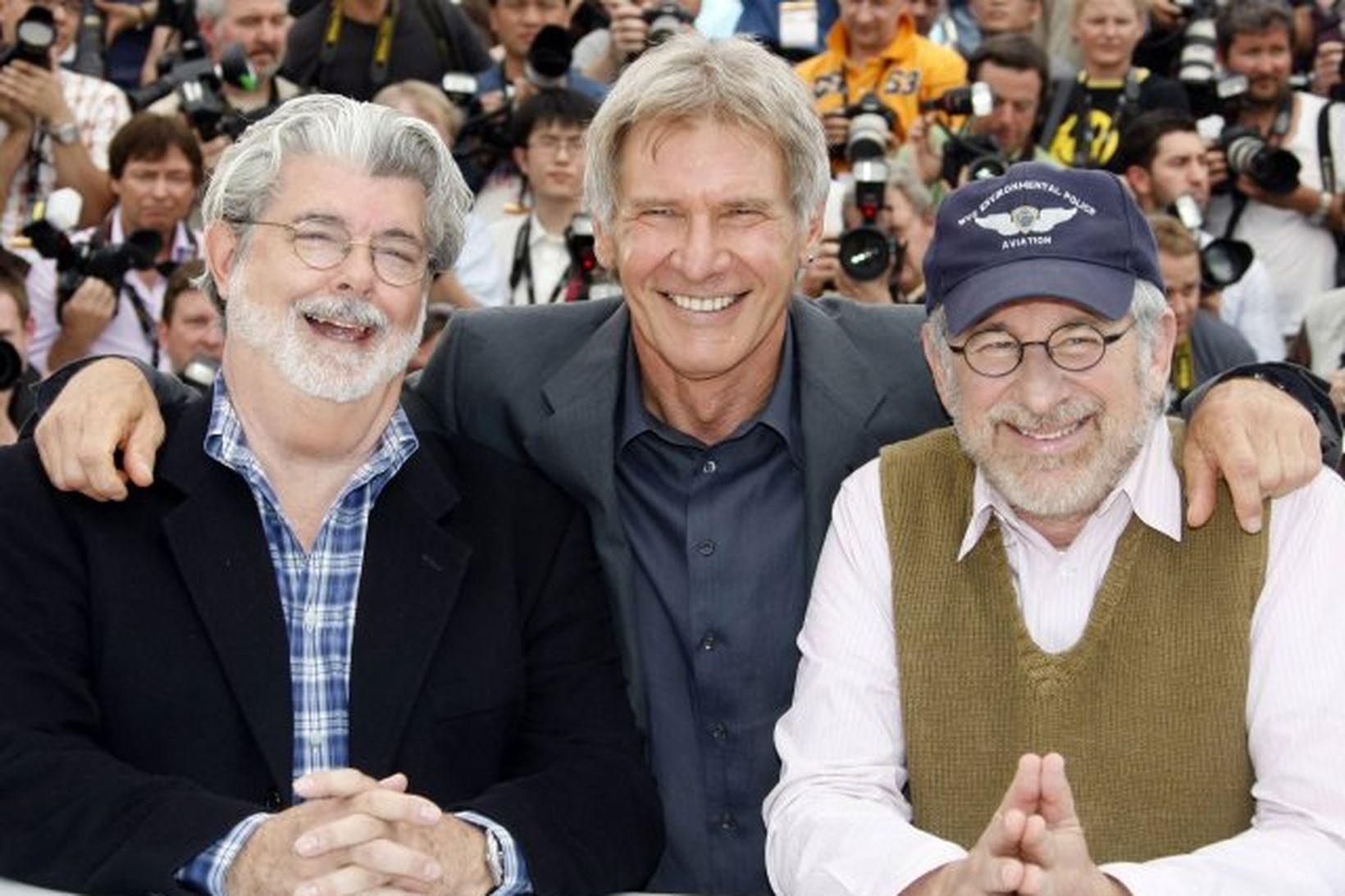 Steven Spielberg (t.h.) með Harrison Ford og George Lucas á …
