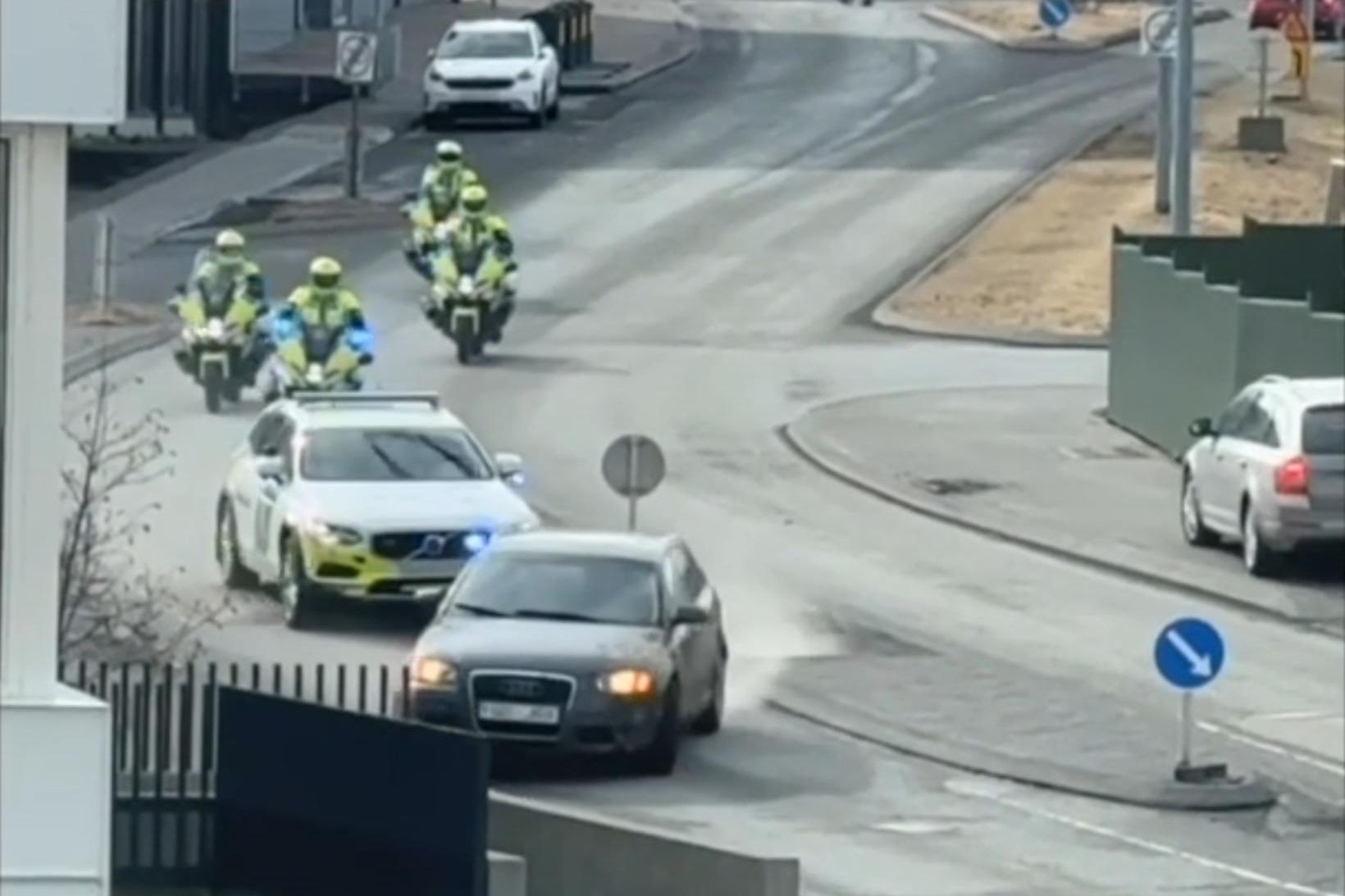 „Er hann að fara að lenda framan á annarri umferð?“