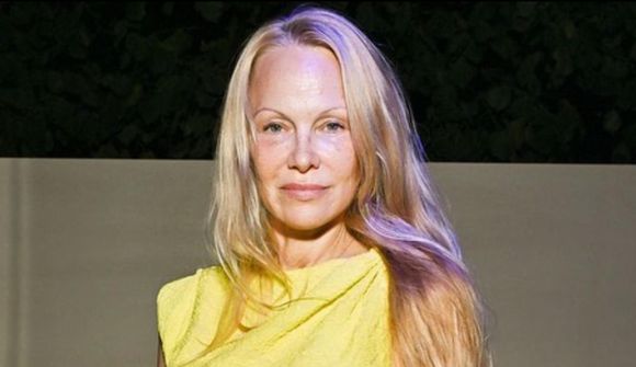 Pamela Anderson nýtt andlit förðunarrisans
