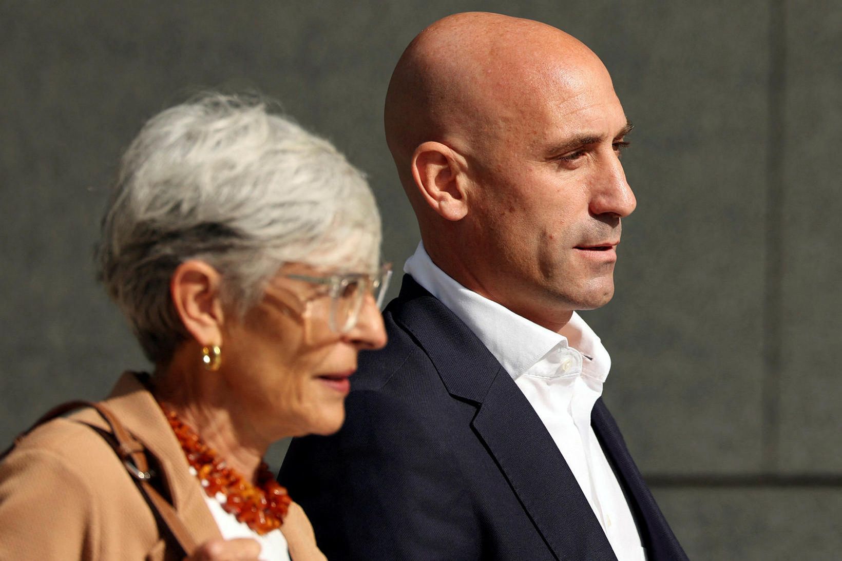 Luis Rubiales ásamt lögfræðingi sínum.