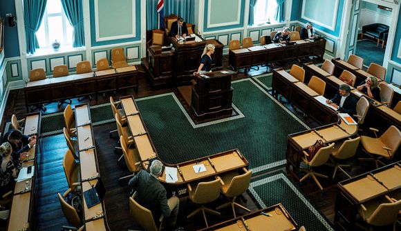 Þingflokksformenn við samningaborðið