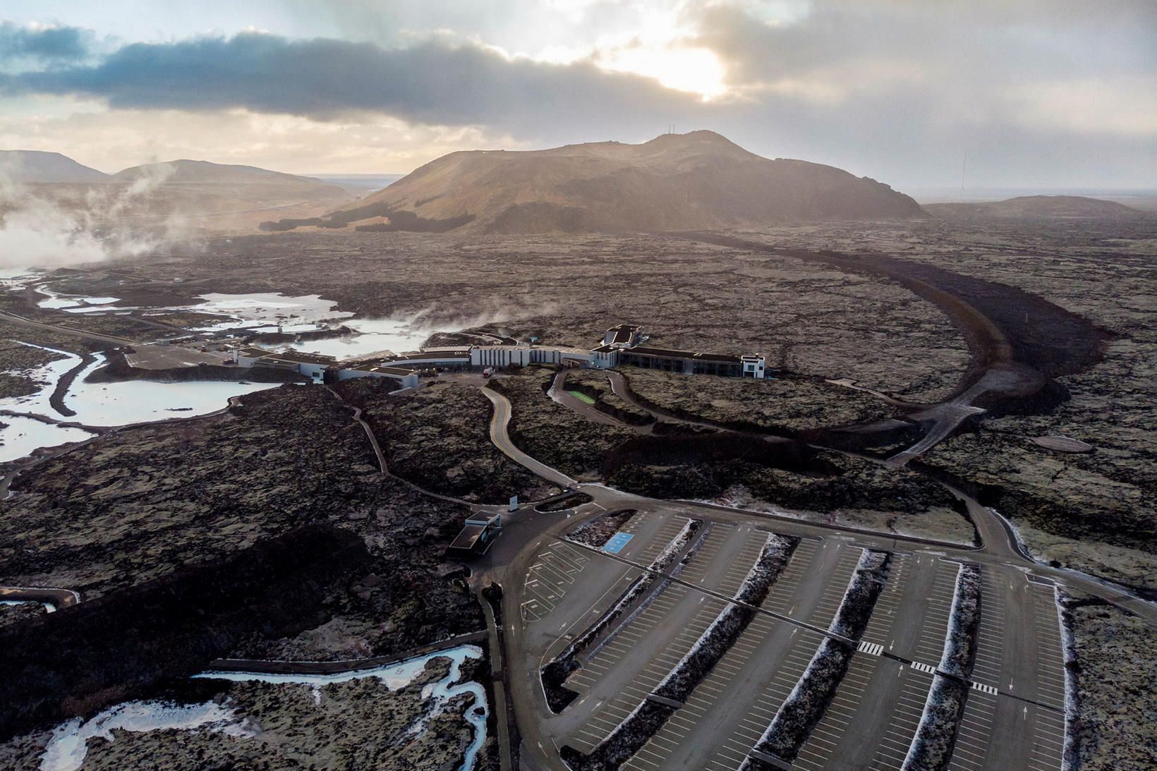 Varnargarðar í Svartsengi og kringum Bláa lónið eru langt komnir. …