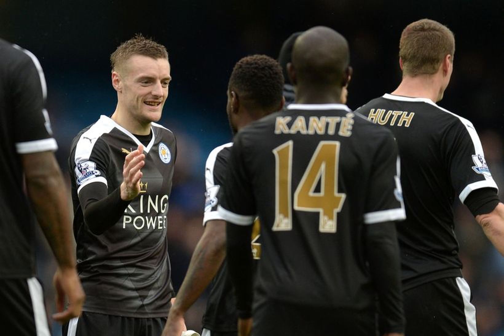 Jamie Vardy fagnar sigri Leicester City gegn Manchester City um …