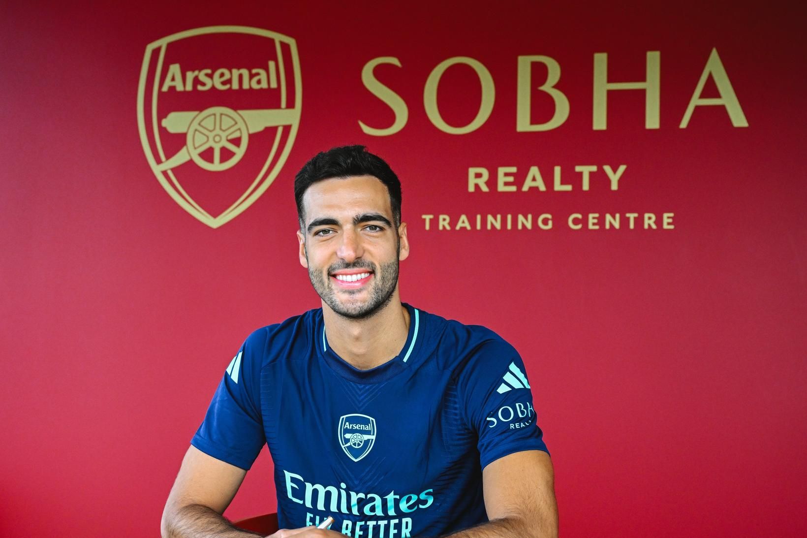 Mikel Merino er ánægður með lífið hjá Arsenal.