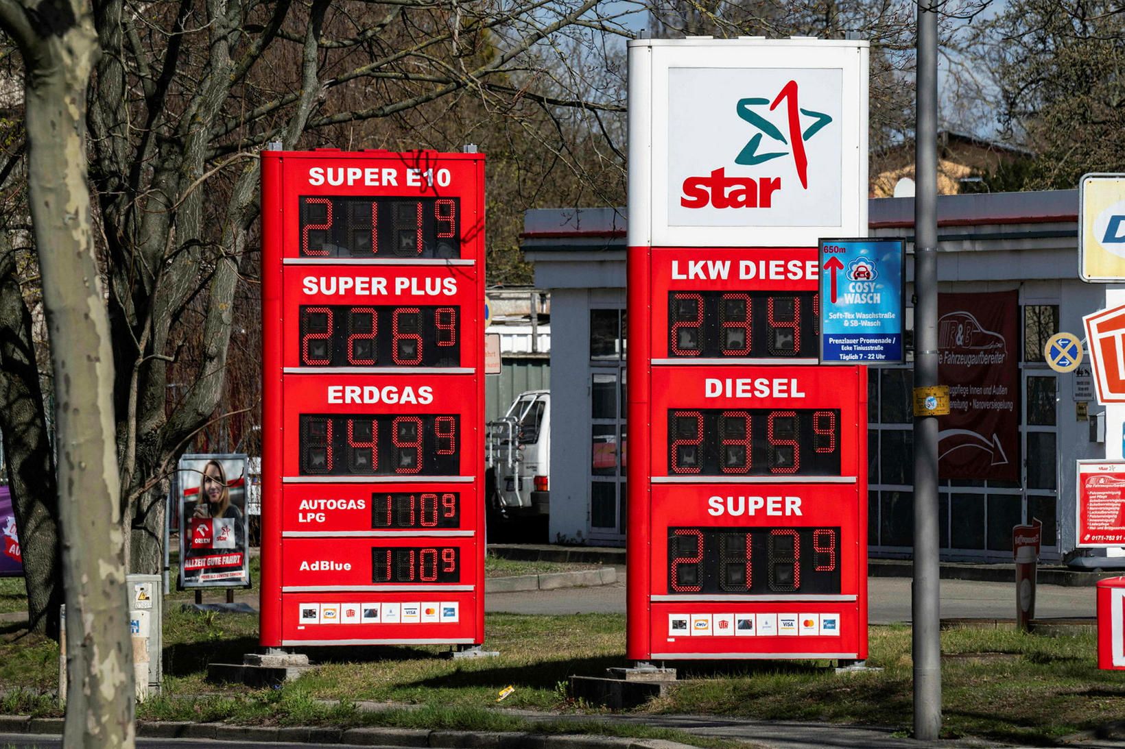 Takmarka verðhækkanir á bensíni við eina á dag