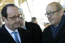 Francois Hollande, forseti Frakklands, og Jean-Yves Le Drian, varnarmálaráðherra landsins.