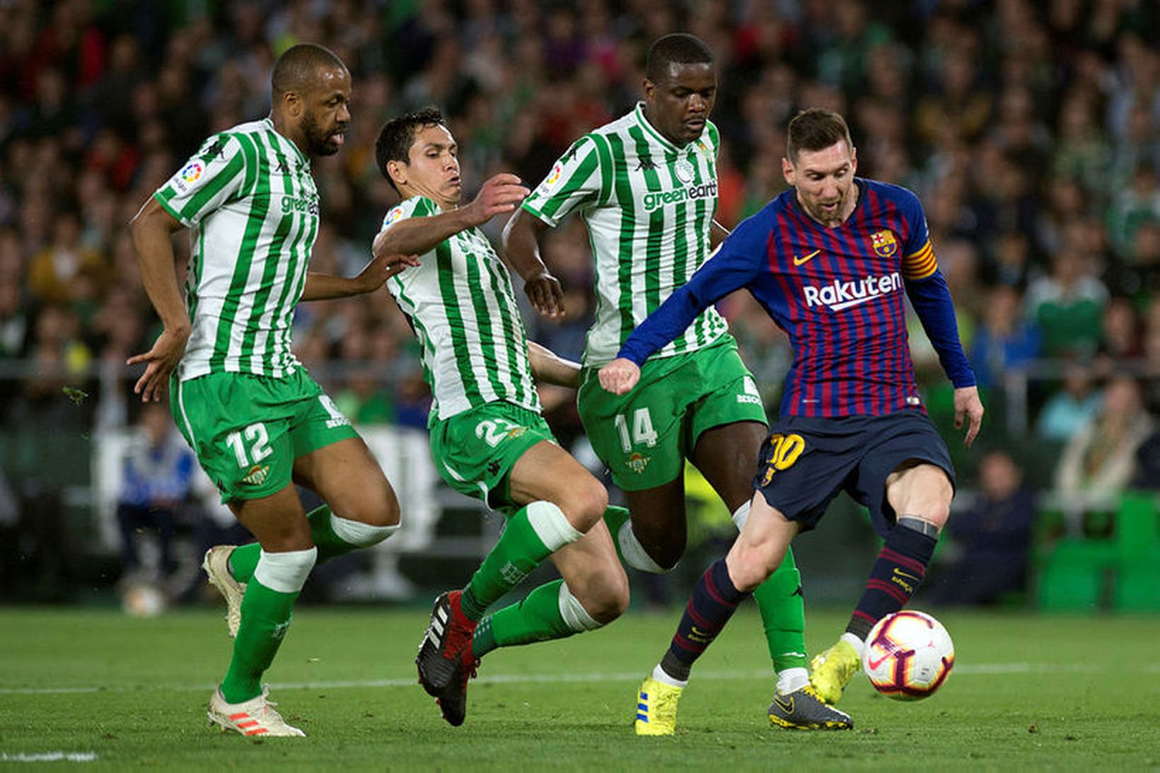Lionel Messi skoraði þrjú mögnuð mörk í kvöld.