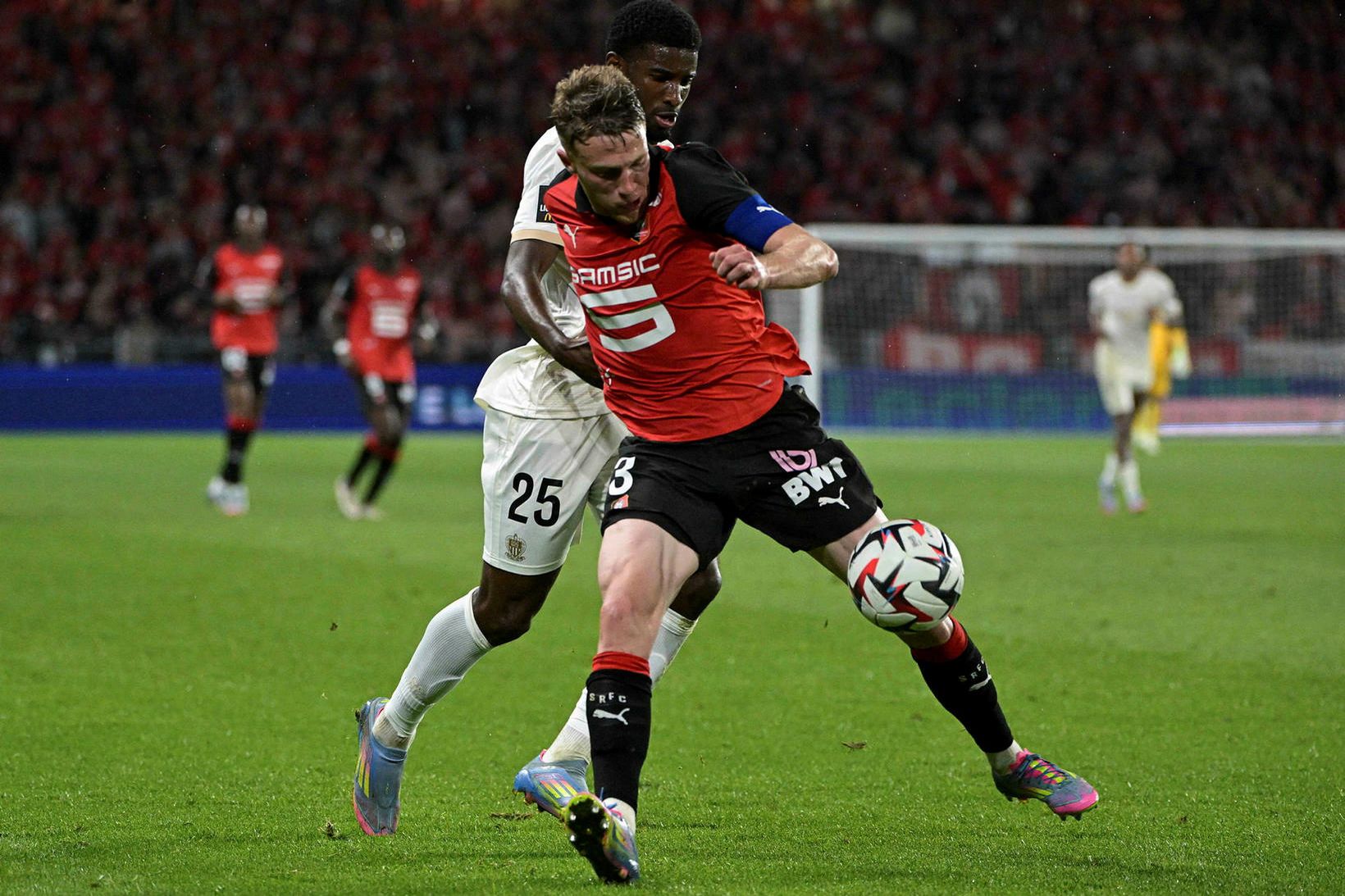 Adrien Truffert í leik með Rennes.
