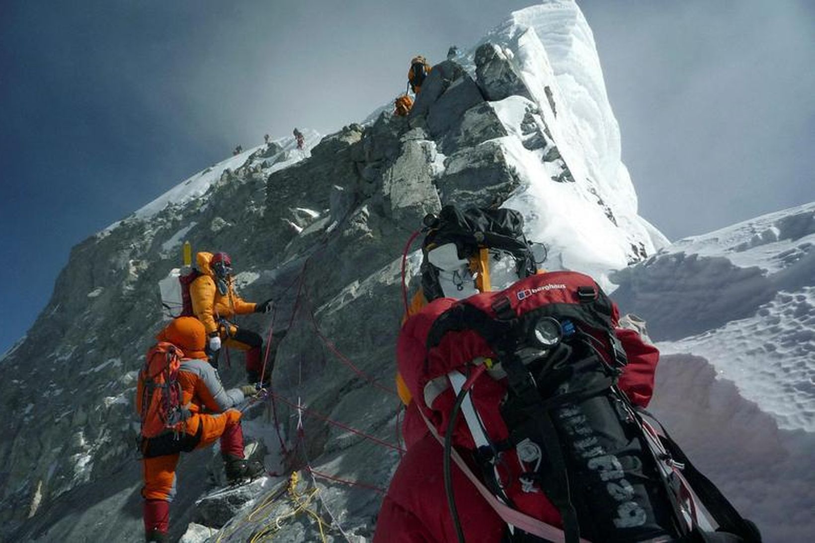 Fjallgöngumenn á leið upp Everest.