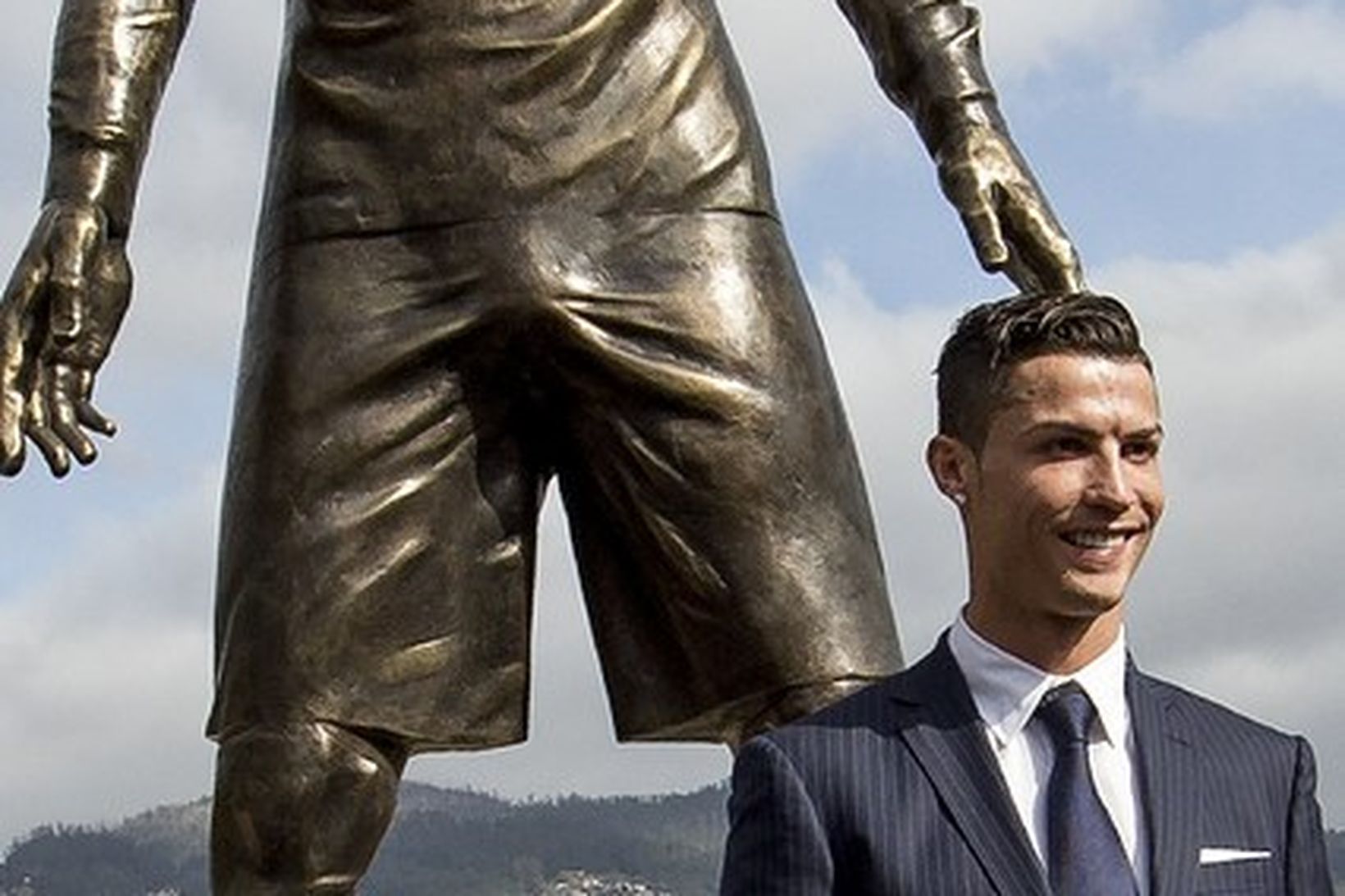 Ronaldo afhjúpaði styttuna á Madeira í dag.