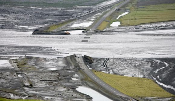 Um 100 manns hafa tekið rútuna í bílaleigubílinn