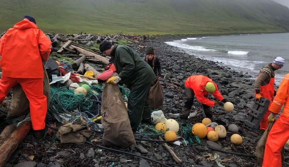 Barðsvíkin kjaftfull af rusli