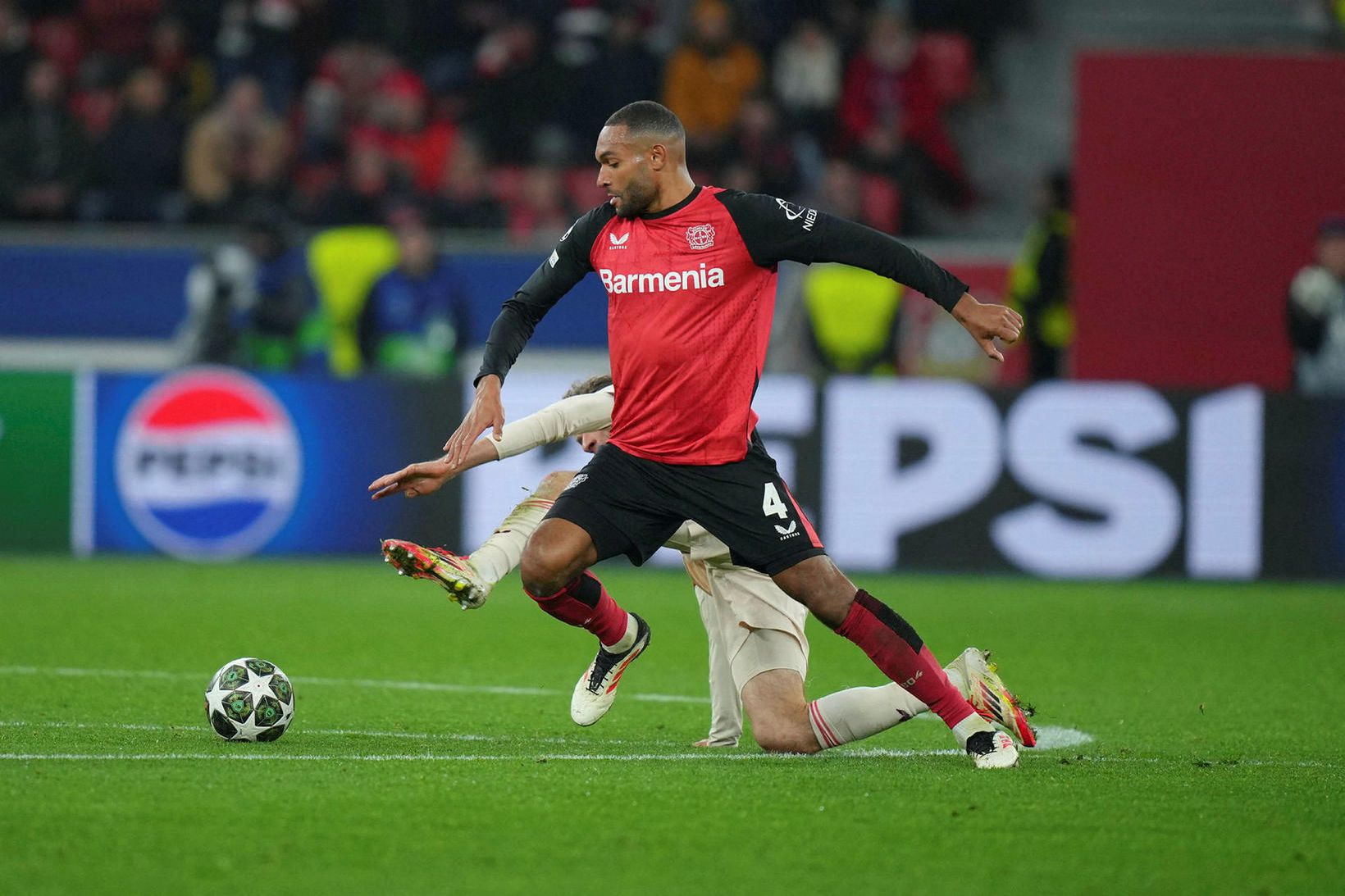 Jonathan Tah í leik með Bayer Leverkusen á þessu tímabili.