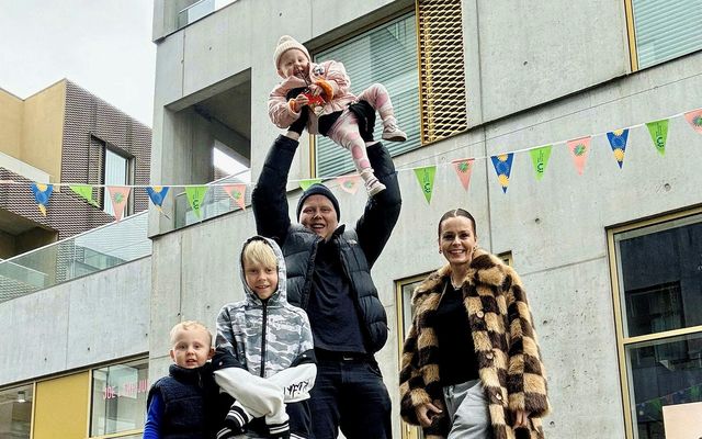 Frosti Örn Gnarr og Erla Hlín Sigríðardóttir með börnin sín þrjú; Storm, Fálka og Hrafntinnu …