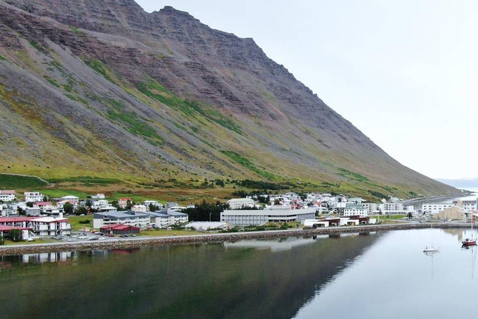 Fyrirtækið Eyrarkláfur áformar að setja upp kláf sem gangi frá …