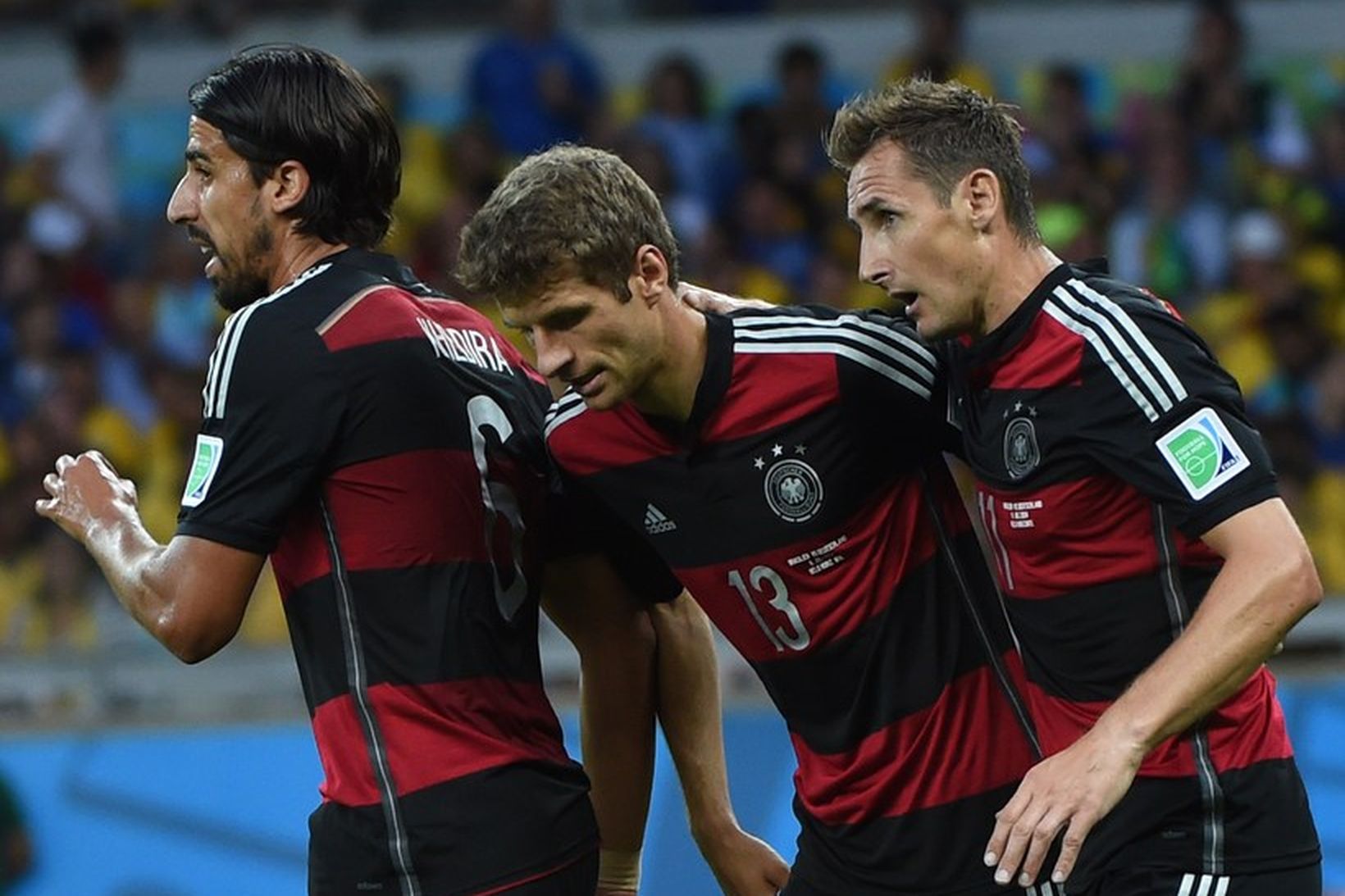 Müller fagnar hér marki sínu gegn Brasilíu. Hér er hann …