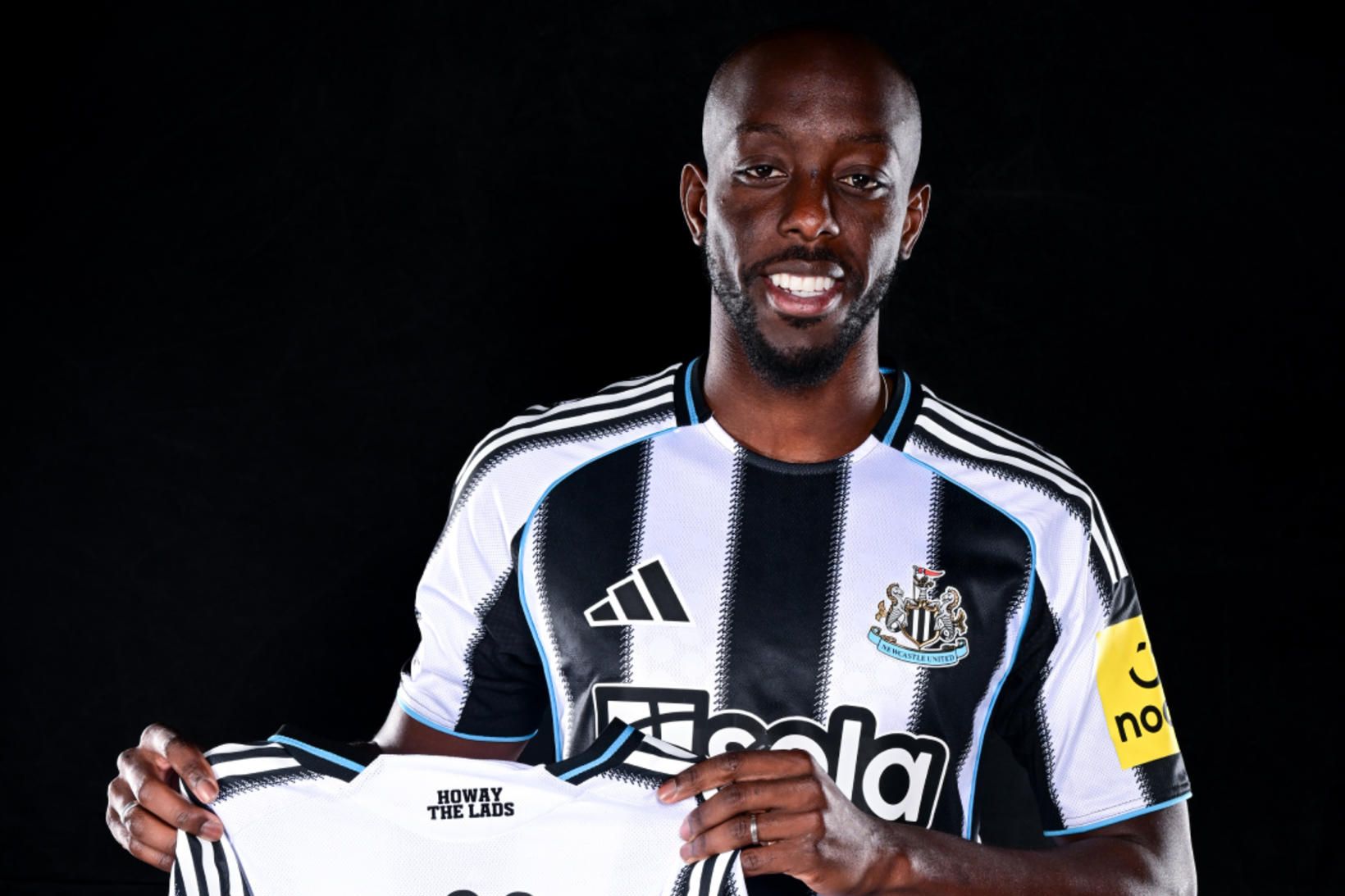 Newcastle keypti arftaka Alexanders Isaks