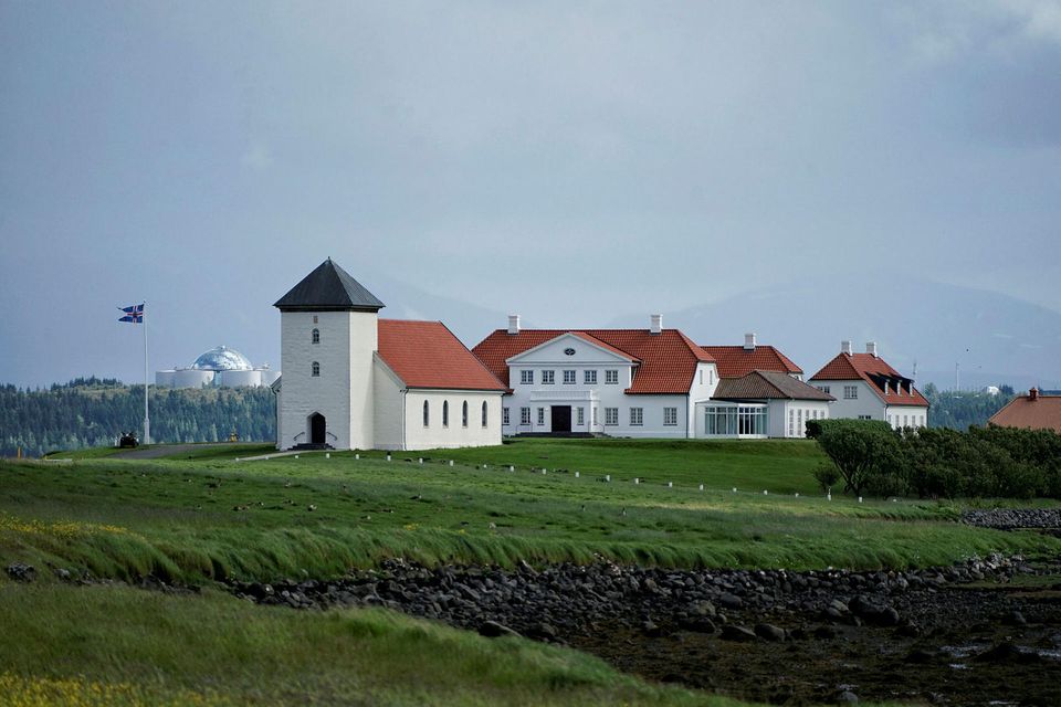Augu fólks beinast nú að Bessastöðum.