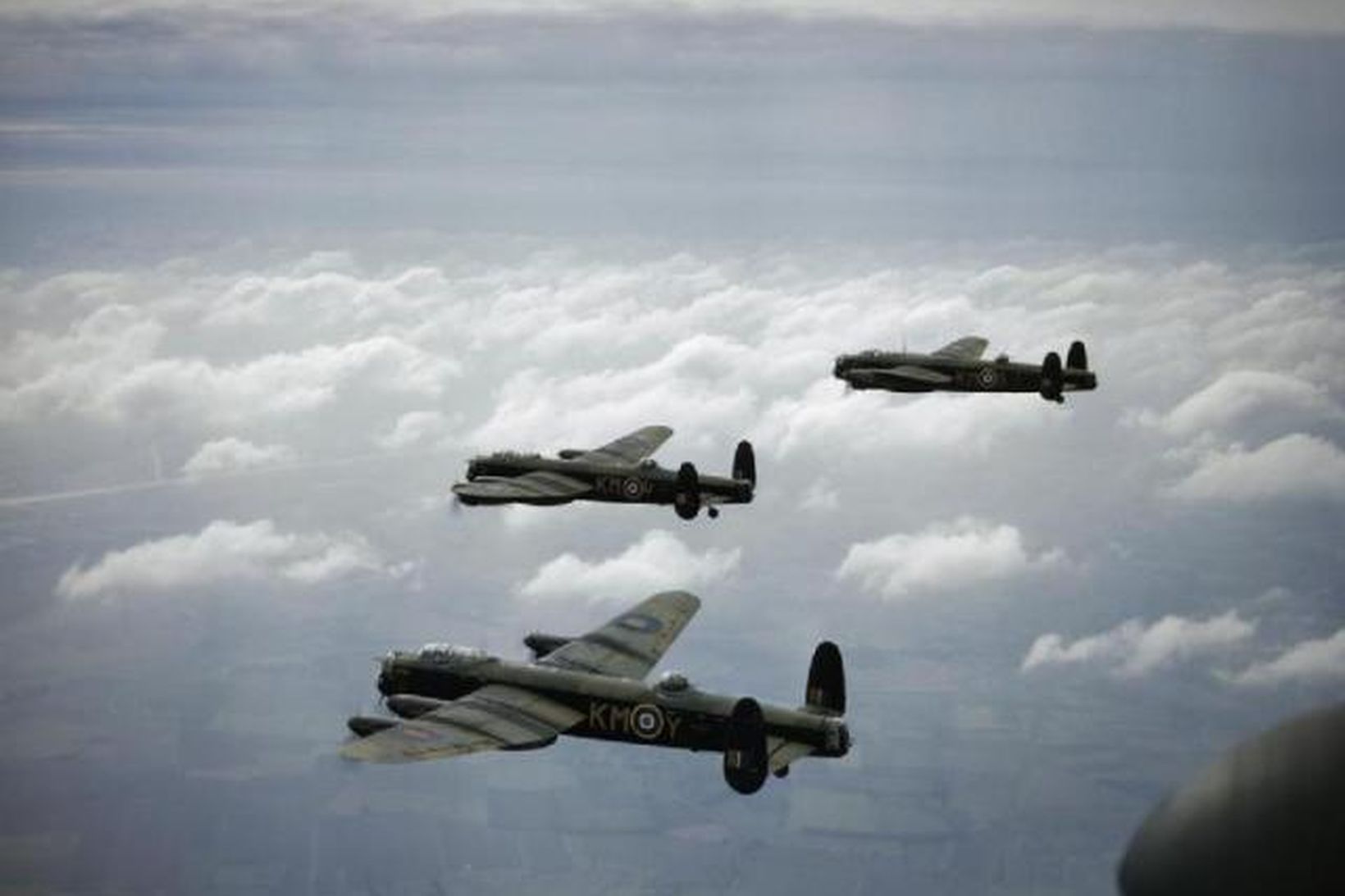 Avro Lancaster-sprengjuflugvélar á flugi í miðri síðari heimsstyrjöldinni árið 1942. …