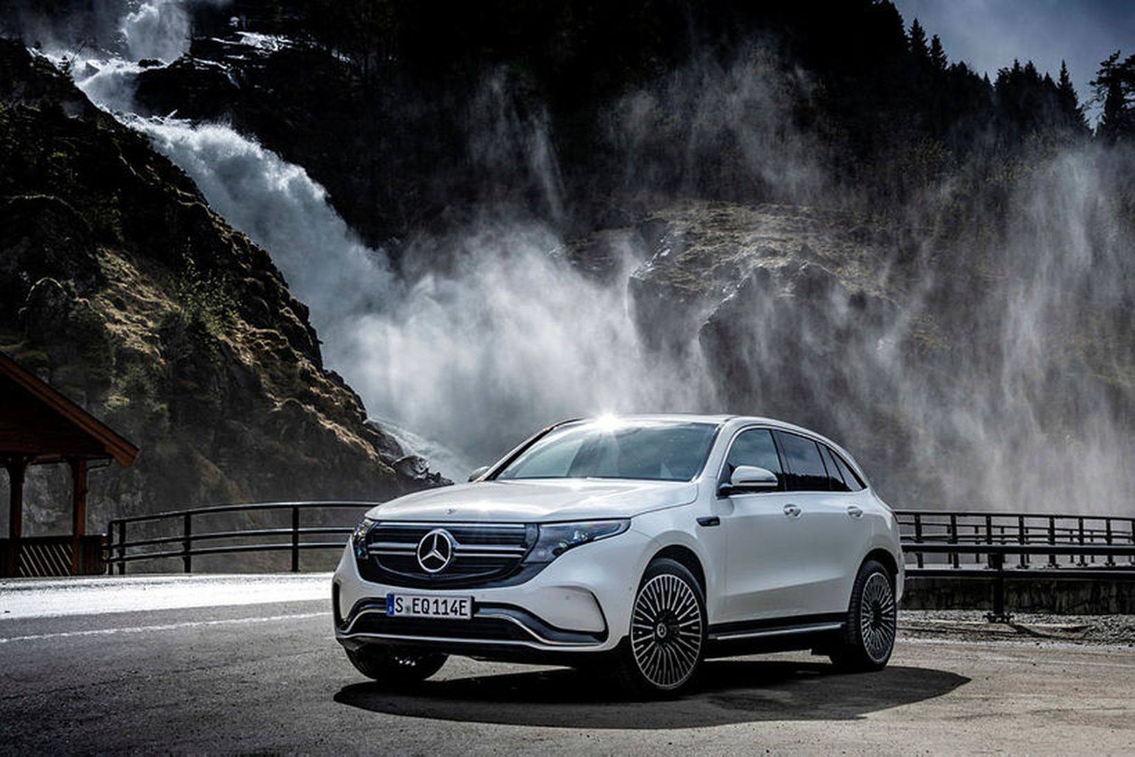 Mercedes-Benz EQC-bíllinn nýtur mikilla vinsælda hjá Öskju.