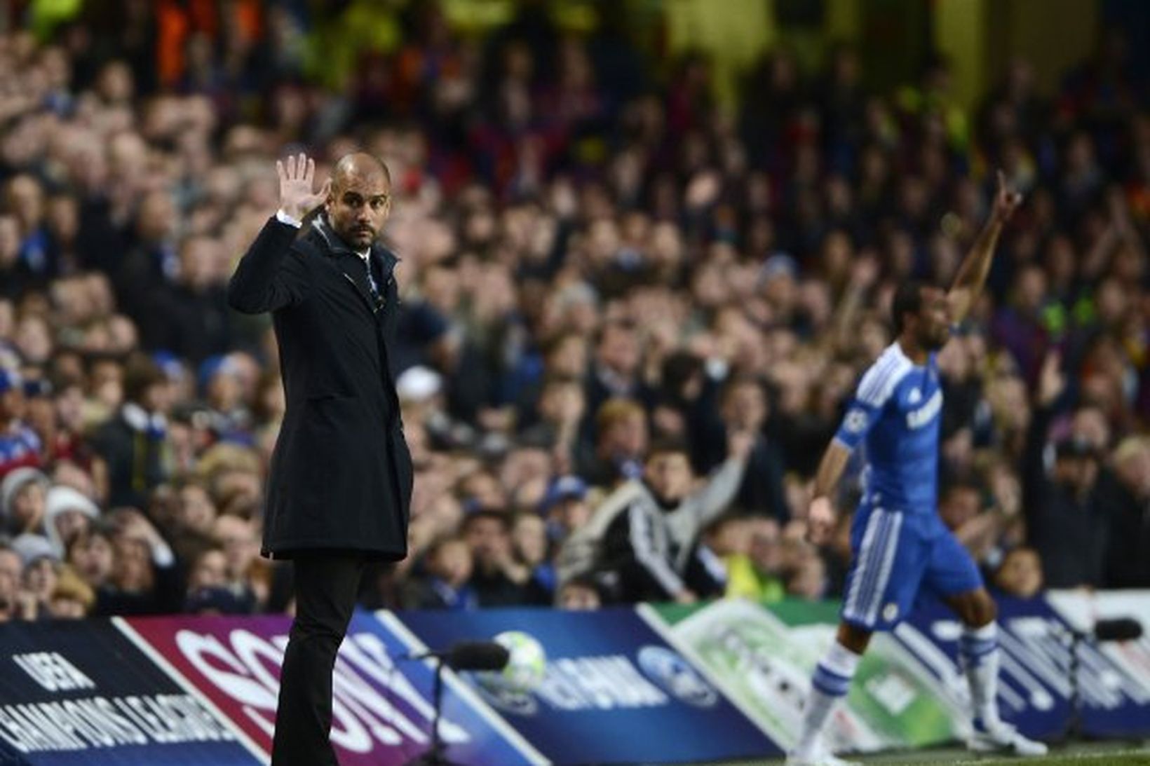 Pep Guardiola á Stamford Bridge í kvöld.