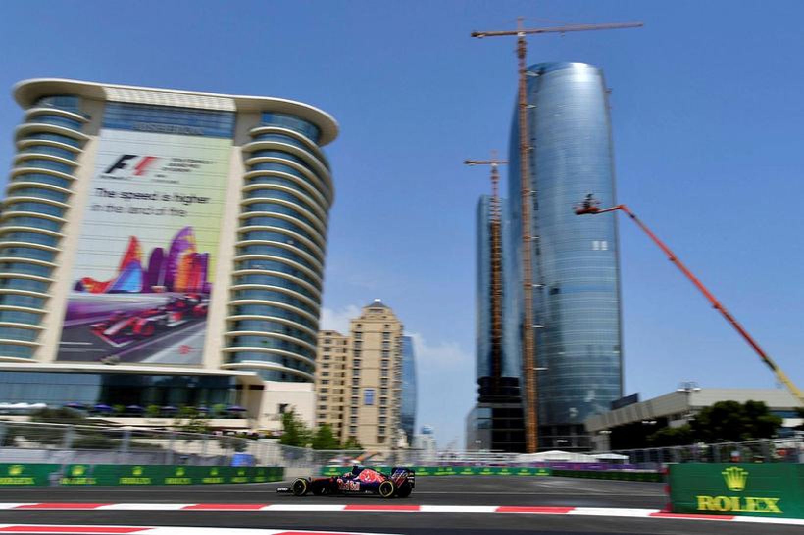 Carlos Sainz hjá Toro Rosso í Bakú.