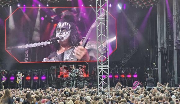 Gene Simmons treður upp án KISS