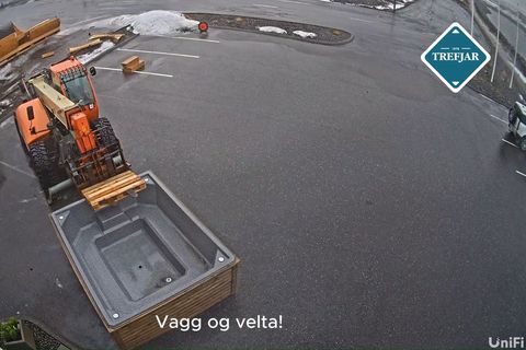 Sauna fýkur í óveðri við Trefjar í Hafnarfirði