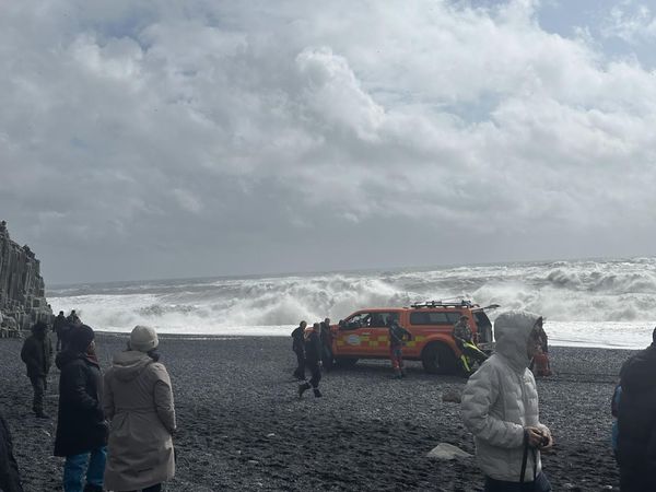 Emergency responders at the scene following the accident.
Estonian tourists who witnessed the incident say that visitors are not sufficiently aware of the dangers posed by the beach.