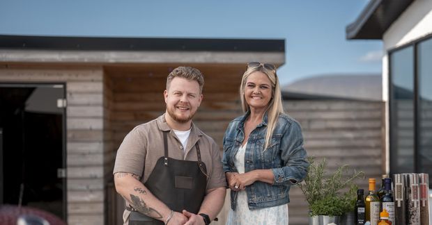 Hugi Rafn Stefánsson landsliðskokkur er næsti gestur Sjafnar Þórðardóttur í grillþættinum Logandi ljúffengt.