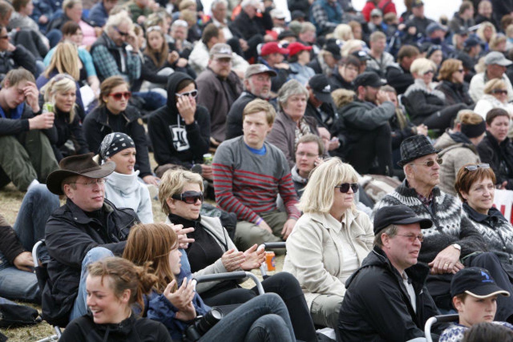 Það var skýjað en dúnalogn á Vindheimamelum nú undir kvöld.